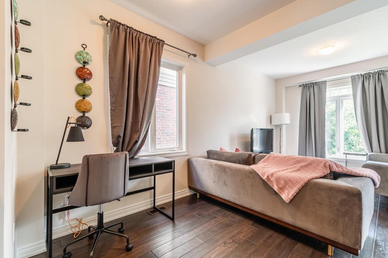 Globalstay Modern Townhomes In Lakeshore Steps To The Beach Hamilton Exteriör bild