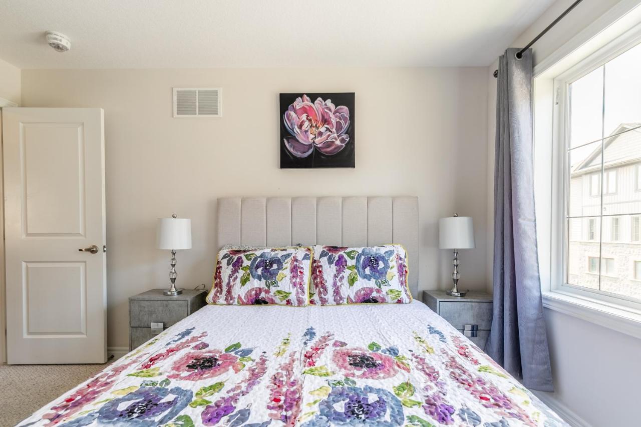 Globalstay Modern Townhomes In Lakeshore Steps To The Beach Hamilton Exteriör bild