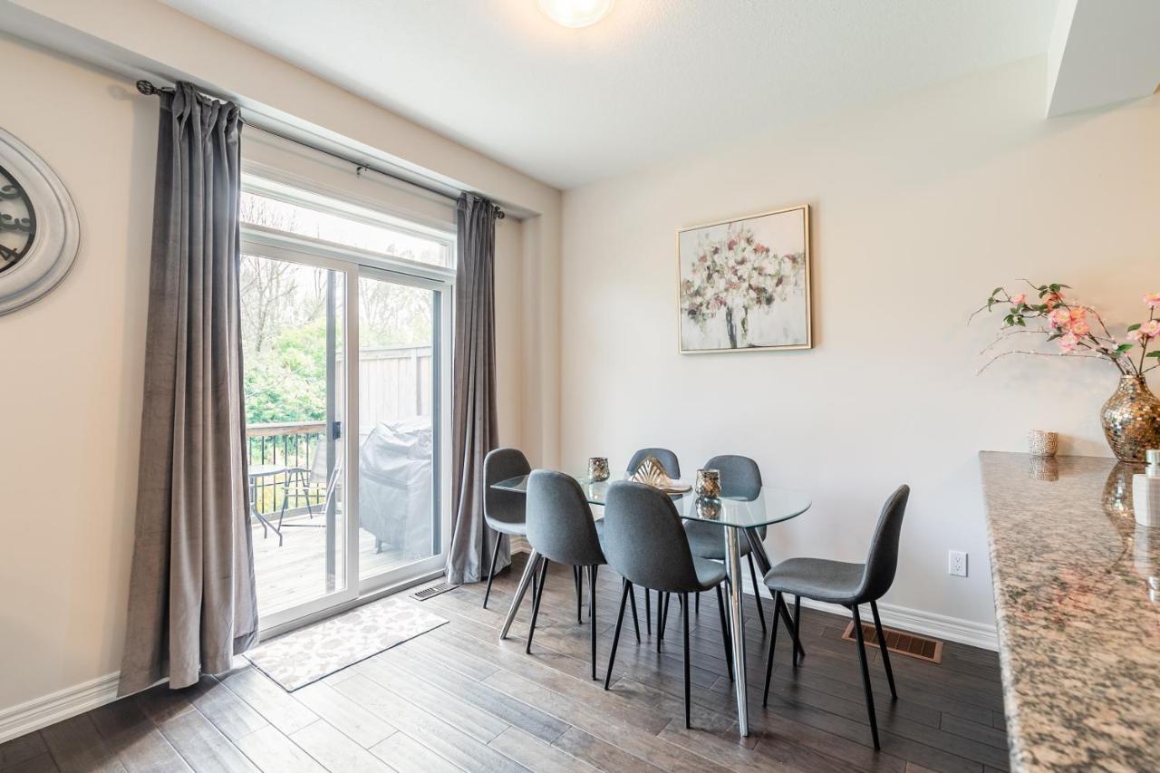 Globalstay Modern Townhomes In Lakeshore Steps To The Beach Hamilton Exteriör bild