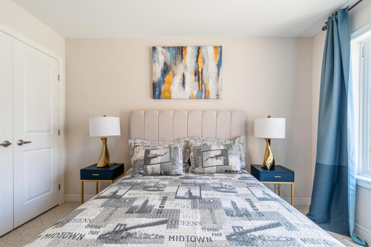 Globalstay Modern Townhomes In Lakeshore Steps To The Beach Hamilton Exteriör bild