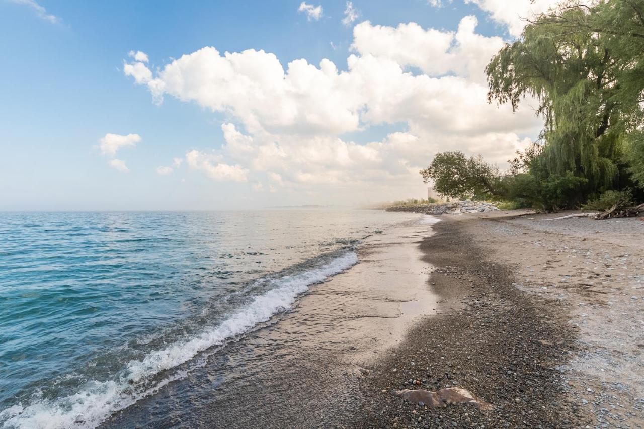Globalstay Modern Townhomes In Lakeshore Steps To The Beach Hamilton Exteriör bild