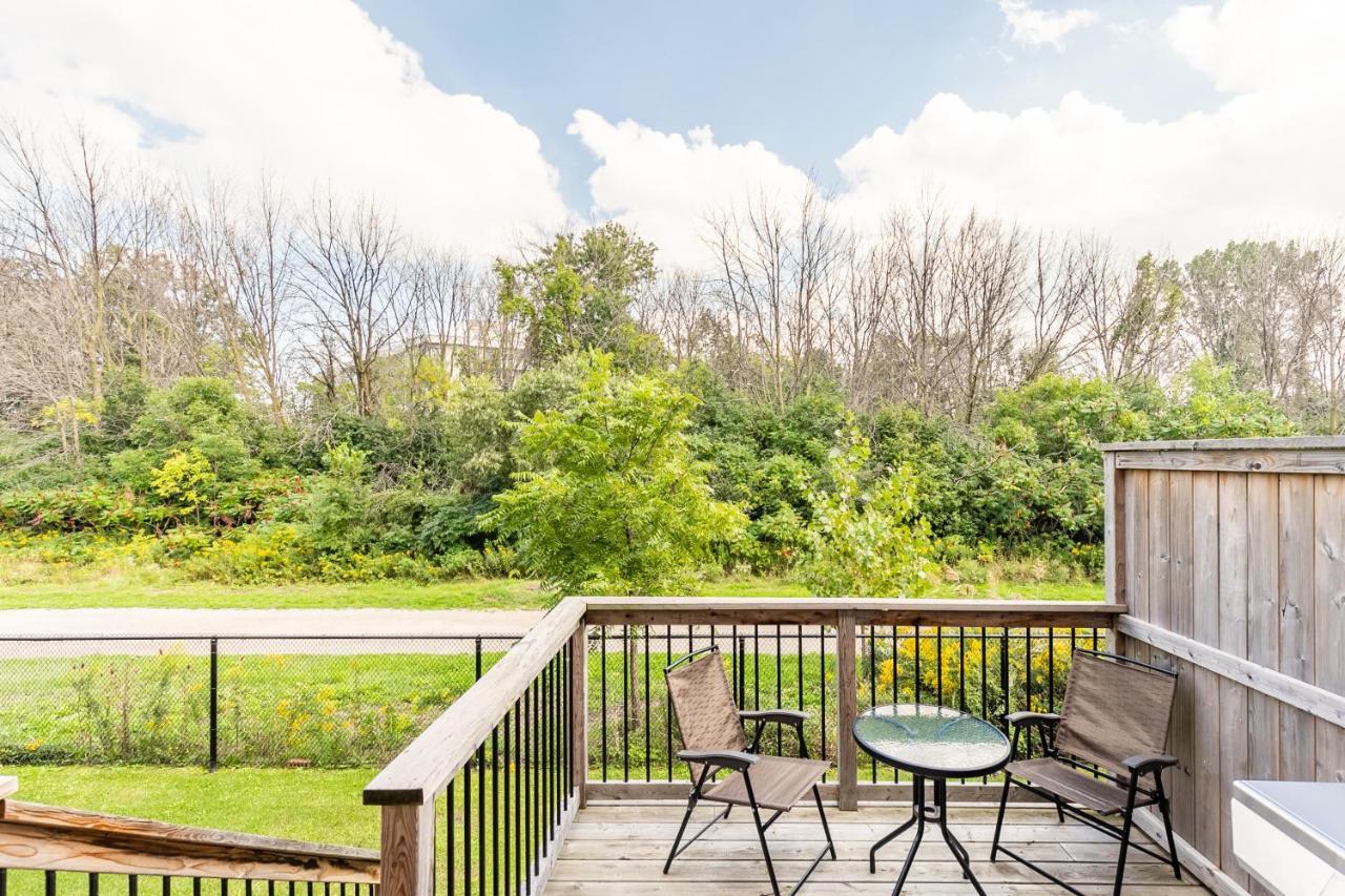 Globalstay Modern Townhomes In Lakeshore Steps To The Beach Hamilton Exteriör bild
