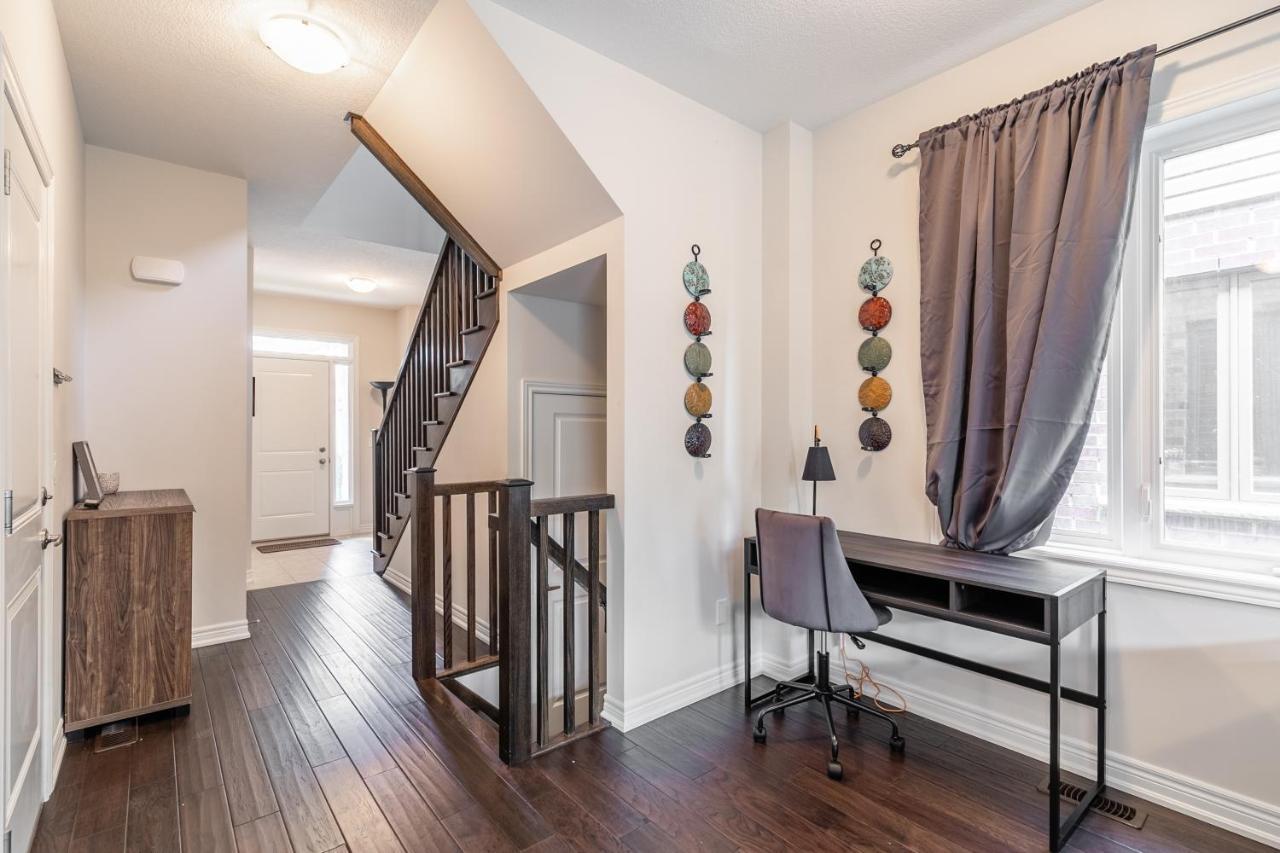 Globalstay Modern Townhomes In Lakeshore Steps To The Beach Hamilton Exteriör bild