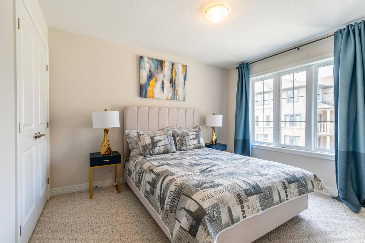 Globalstay Modern Townhomes In Lakeshore Steps To The Beach Hamilton Exteriör bild