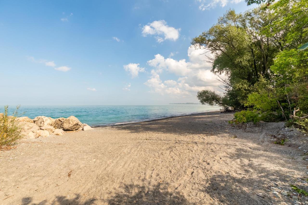 Globalstay Modern Townhomes In Lakeshore Steps To The Beach Hamilton Exteriör bild