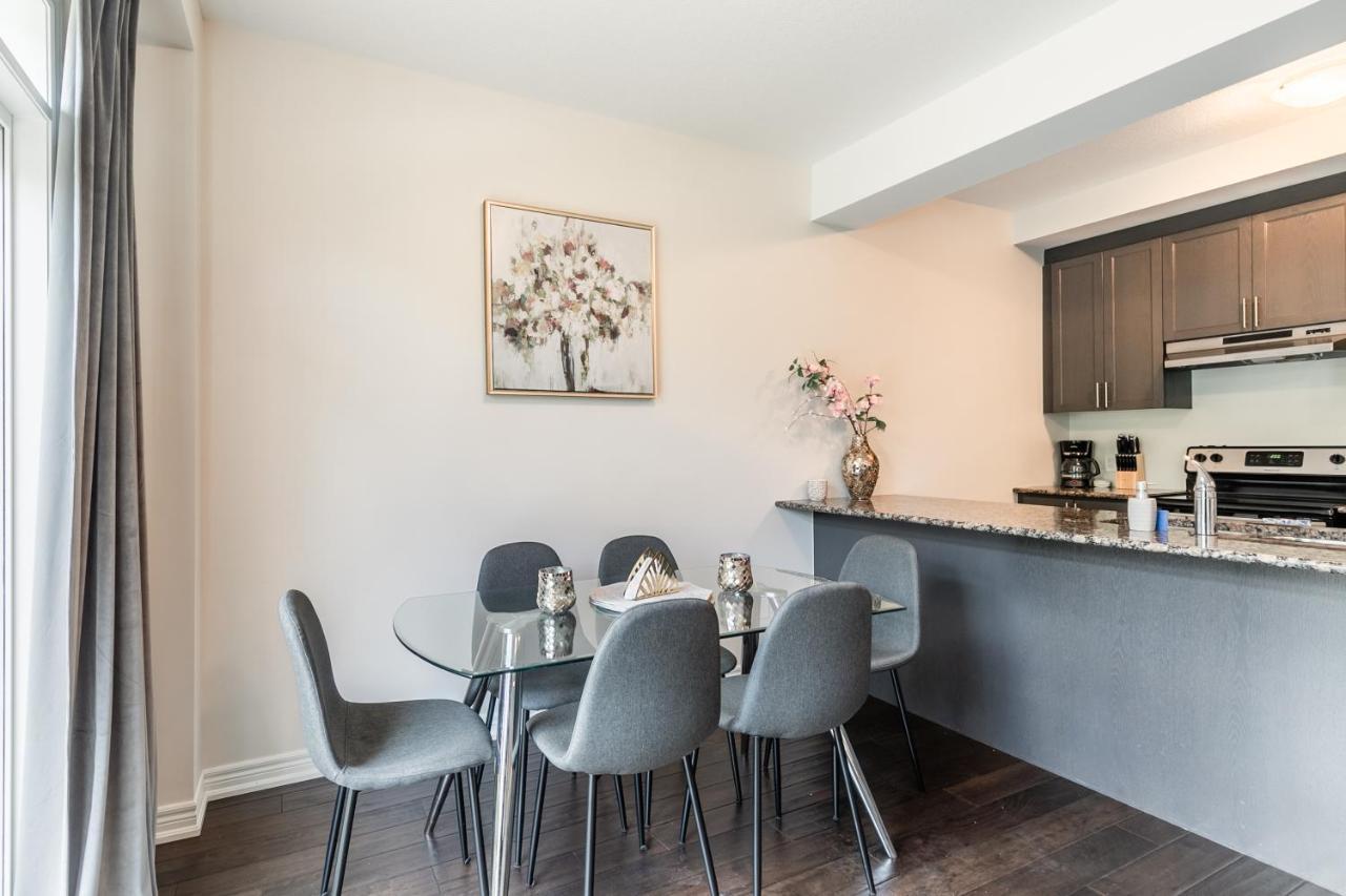 Globalstay Modern Townhomes In Lakeshore Steps To The Beach Hamilton Exteriör bild