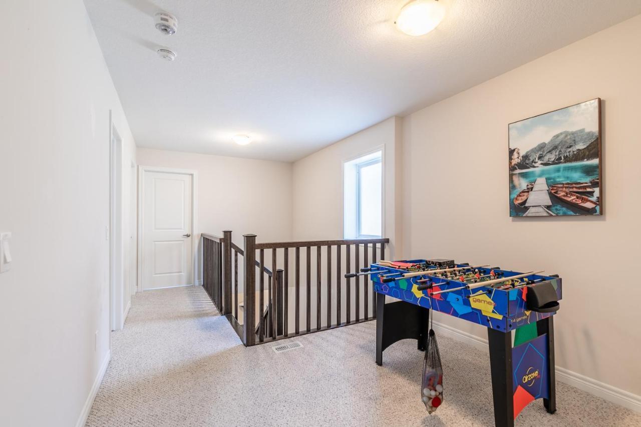 Globalstay Modern Townhomes In Lakeshore Steps To The Beach Hamilton Exteriör bild