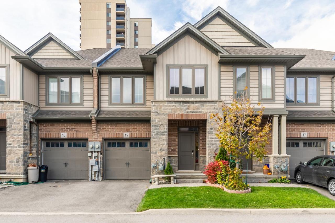 Globalstay Modern Townhomes In Lakeshore Steps To The Beach Hamilton Exteriör bild