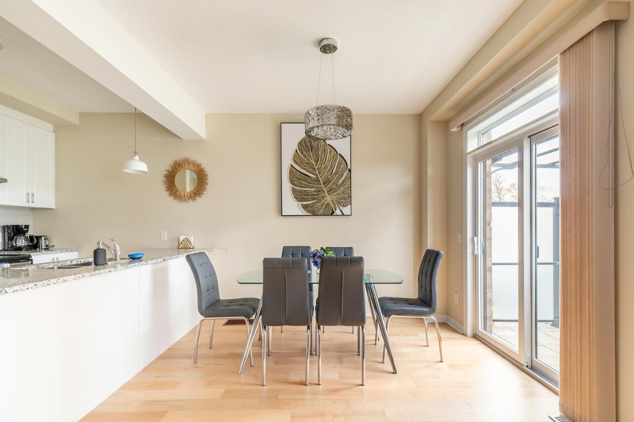 Globalstay Modern Townhomes In Lakeshore Steps To The Beach Hamilton Exteriör bild