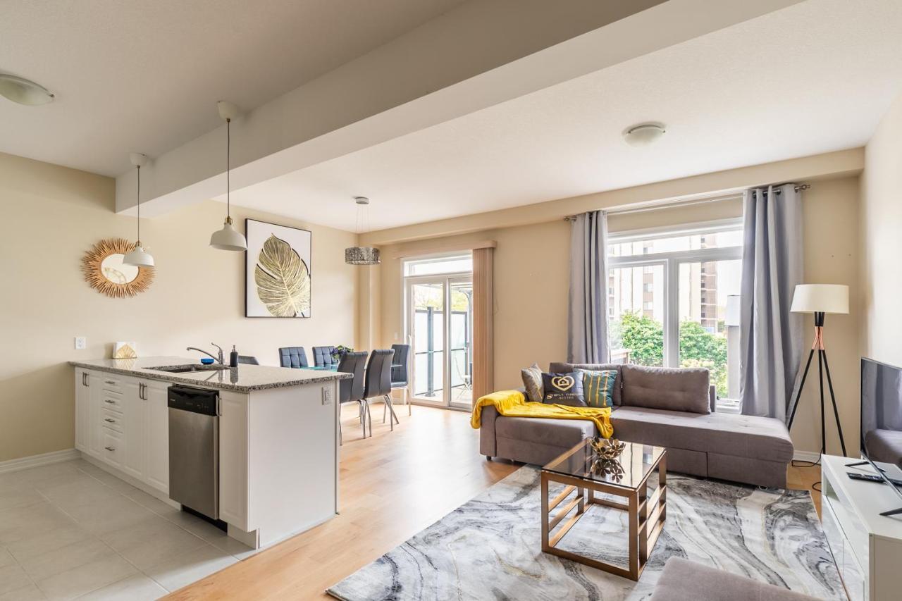 Globalstay Modern Townhomes In Lakeshore Steps To The Beach Hamilton Exteriör bild