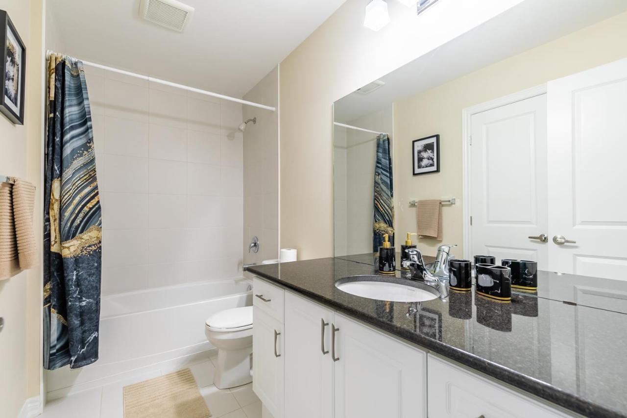 Globalstay Modern Townhomes In Lakeshore Steps To The Beach Hamilton Exteriör bild