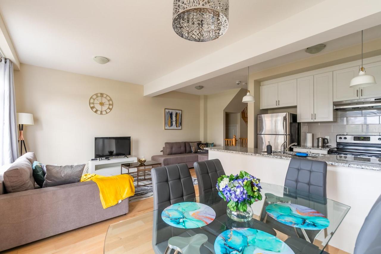 Globalstay Modern Townhomes In Lakeshore Steps To The Beach Hamilton Exteriör bild