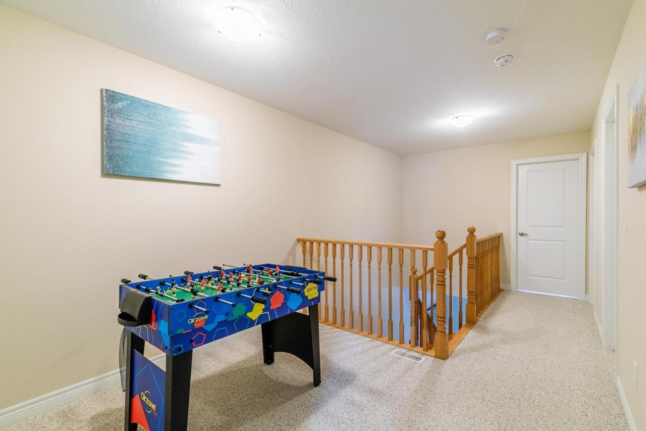 Globalstay Modern Townhomes In Lakeshore Steps To The Beach Hamilton Exteriör bild