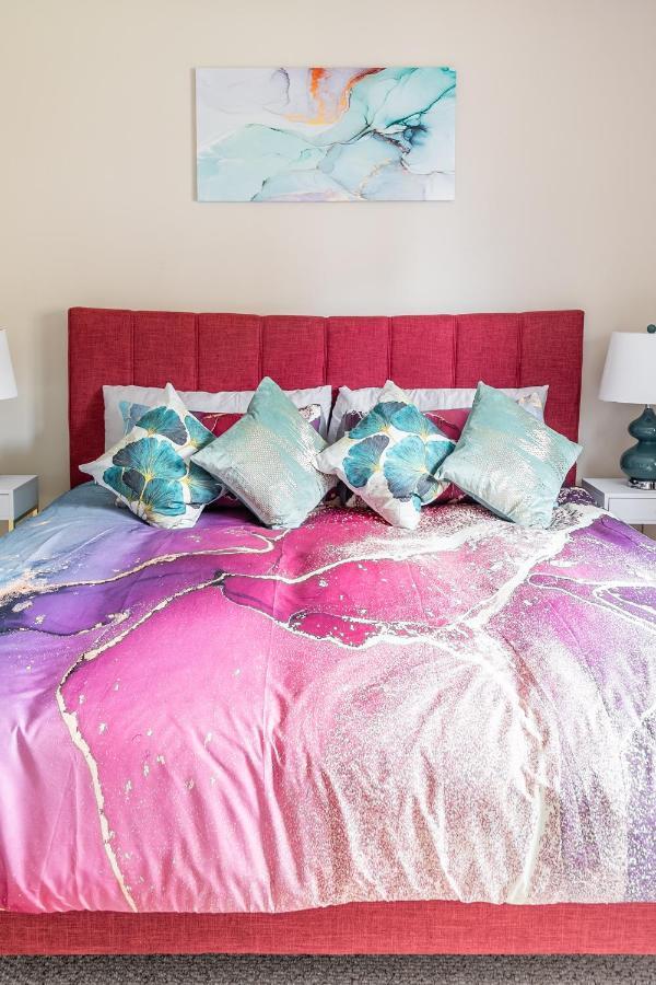 Globalstay Modern Townhomes In Lakeshore Steps To The Beach Hamilton Exteriör bild