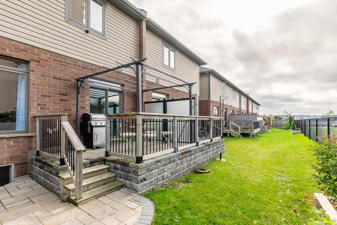 Globalstay Modern Townhomes In Lakeshore Steps To The Beach Hamilton Exteriör bild