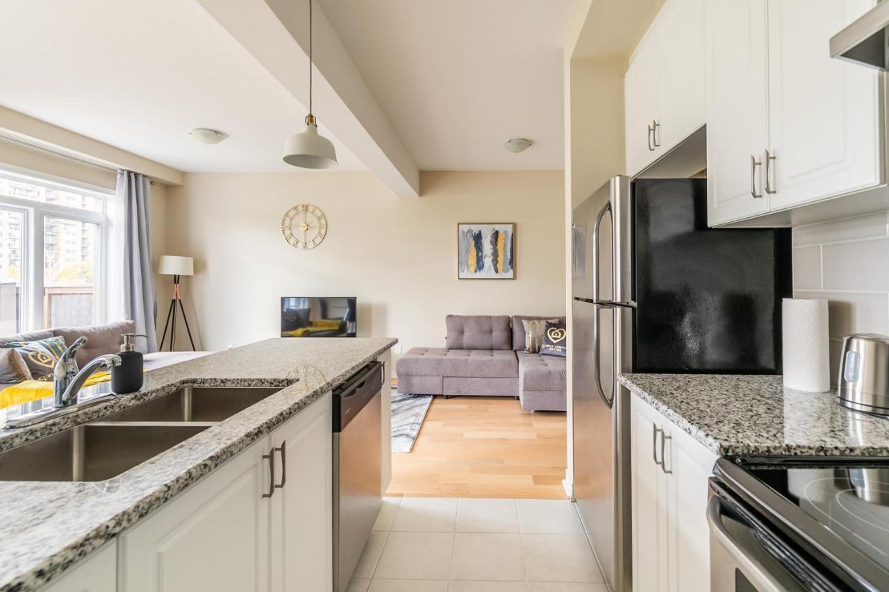 Globalstay Modern Townhomes In Lakeshore Steps To The Beach Hamilton Exteriör bild