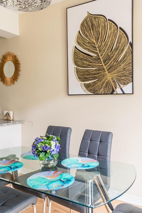 Globalstay Modern Townhomes In Lakeshore Steps To The Beach Hamilton Exteriör bild