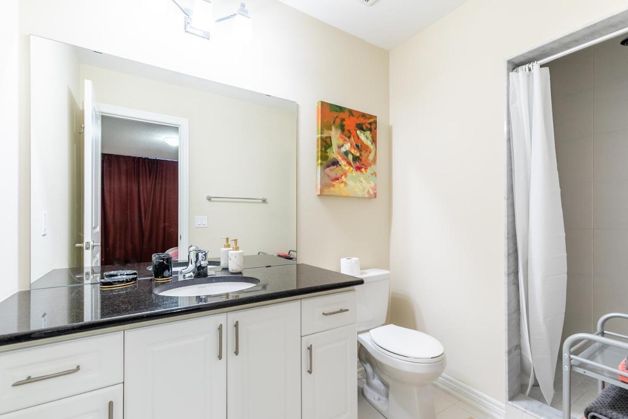 Globalstay Modern Townhomes In Lakeshore Steps To The Beach Hamilton Exteriör bild