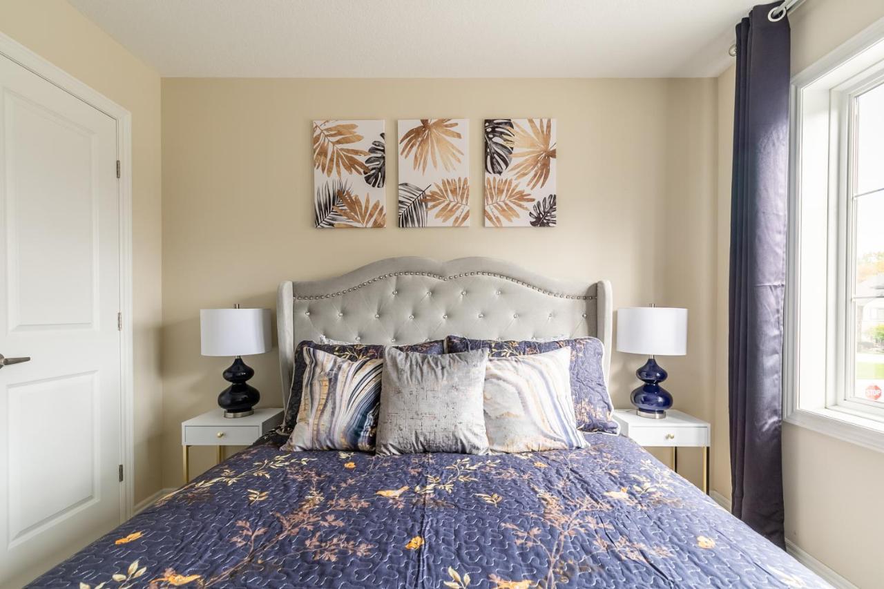 Globalstay Modern Townhomes In Lakeshore Steps To The Beach Hamilton Exteriör bild