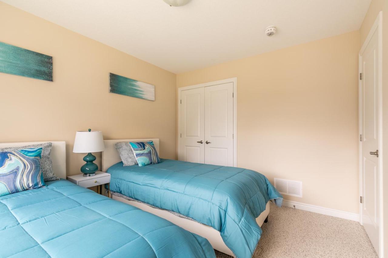 Globalstay Modern Townhomes In Lakeshore Steps To The Beach Hamilton Exteriör bild